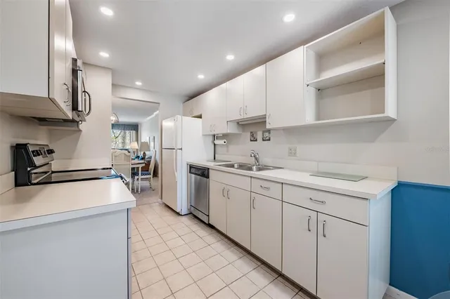 $185,900 | 3400 Cove Cay Drive, Unit 2H, Clearwater, FL 33760