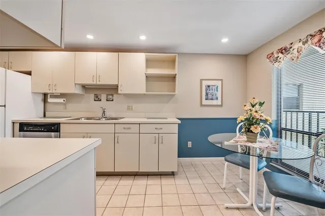 $185,900 | 3400 Cove Cay Drive, Unit 2H, Clearwater, FL 33760