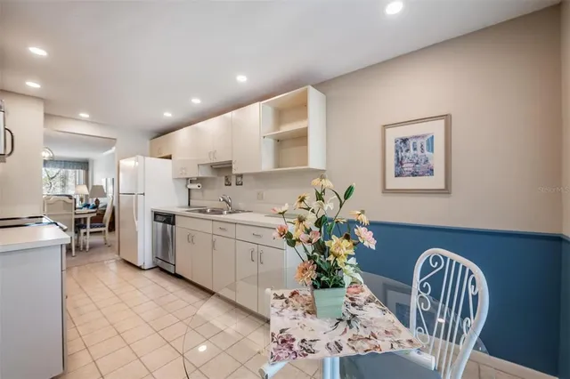 $185,900 | 3400 Cove Cay Drive, Unit 2H, Clearwater, FL 33760