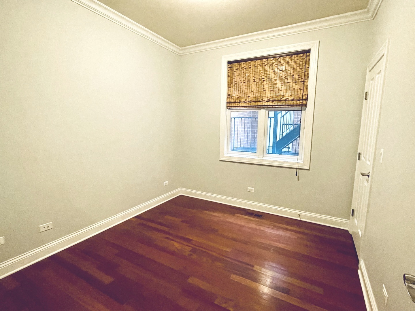 1053 West Cornelia Avenue, Unit 2 Chicago, IL 60657 - Photo 9 of 14 an empty room with a window