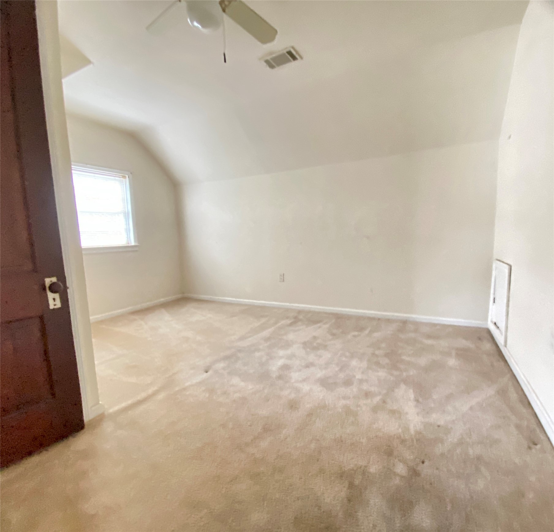 223 East Robert Toombs Avenue Washington, GA 30673 - Photo 34 of 46 an empty room with a natural light