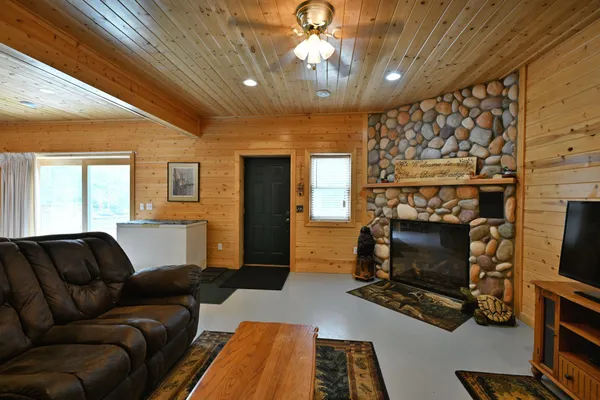 $669,900 | N5020 Red Pine Trail, Spooner, WI 54801