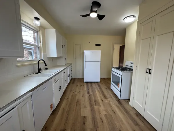 $1,100 | 234 East Pleasant Street, Davenport, IA 52803