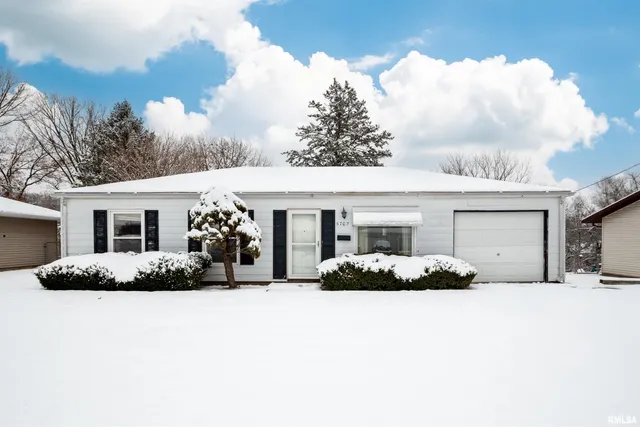 $155,000 | 5702 North Graceland Drive, Peoria, IL 61614