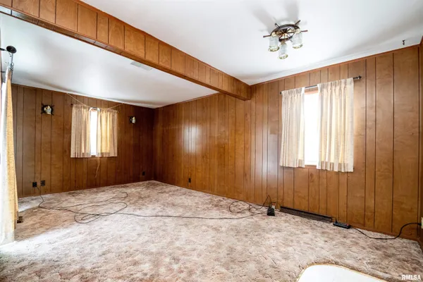 $135,000 | 5702 North Graceland Drive, Peoria, IL 61614