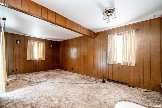 $155,000 | 5702 North Graceland Drive, Peoria, IL 61614