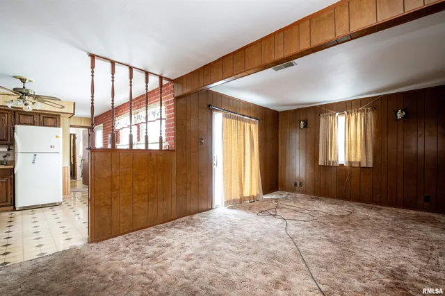 $155,000 | 5702 North Graceland Drive, Peoria, IL 61614