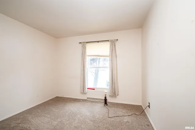 $155,000 | 5702 North Graceland Drive, Peoria, IL 61614