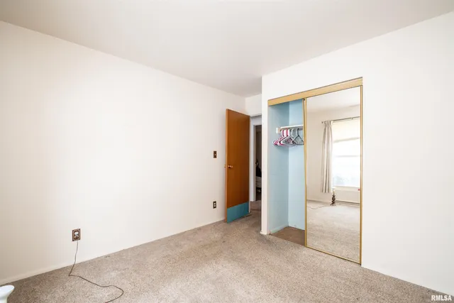 $155,000 | 5702 North Graceland Drive, Peoria, IL 61614