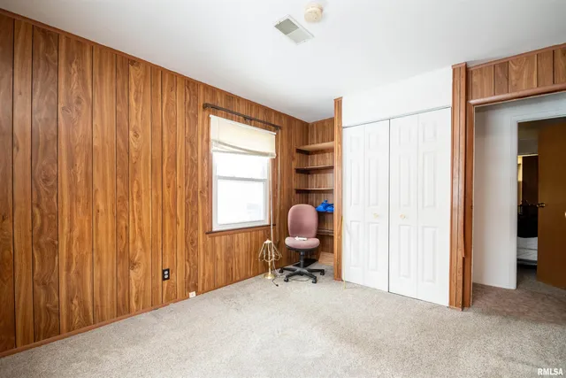 $155,000 | 5702 North Graceland Drive, Peoria, IL 61614