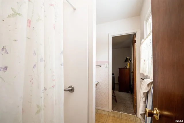 $155,000 | 5702 North Graceland Drive, Peoria, IL 61614