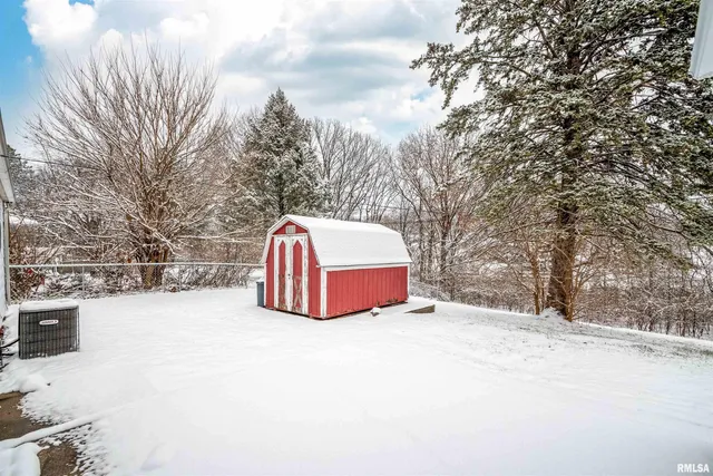 $155,000 | 5702 North Graceland Drive, Peoria, IL 61614