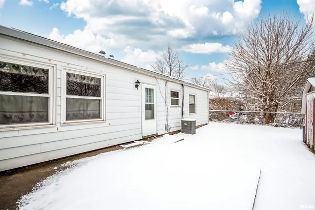 $155,000 | 5702 North Graceland Drive, Peoria, IL 61614