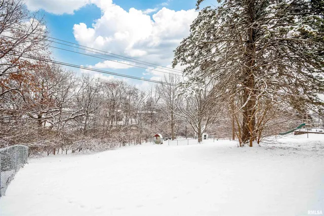 $155,000 | 5702 North Graceland Drive, Peoria, IL 61614