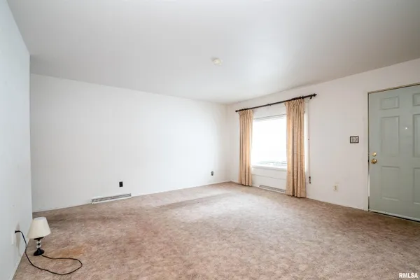 $135,000 | 5702 North Graceland Drive, Peoria, IL 61614