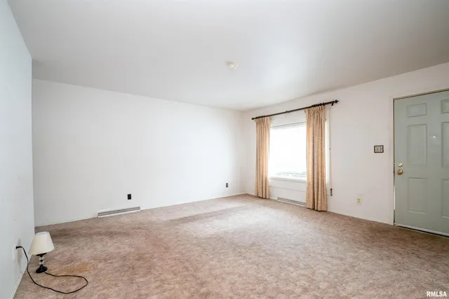 $155,000 | 5702 North Graceland Drive, Peoria, IL 61614