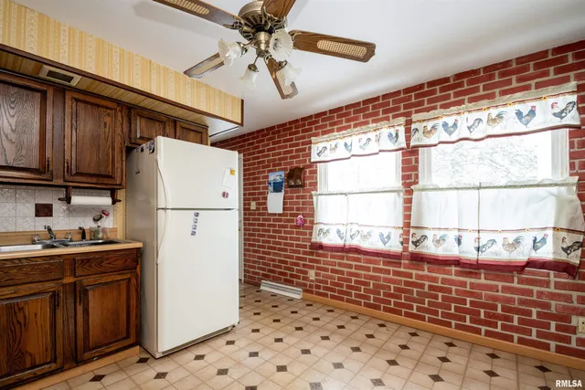 $155,000 | 5702 North Graceland Drive, Peoria, IL 61614