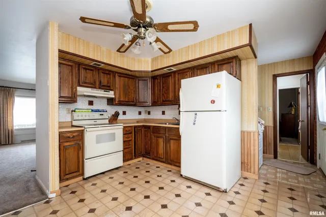 $155,000 | 5702 North Graceland Drive, Peoria, IL 61614