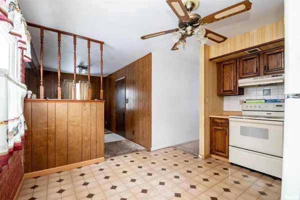 $135,000 | 5702 North Graceland Drive, Peoria, IL 61614