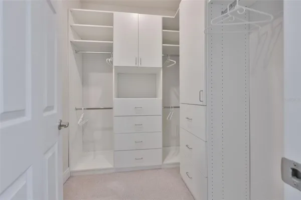 $349,500 | 13908 Kingfisher Glen Drive, Lithia, FL 33547