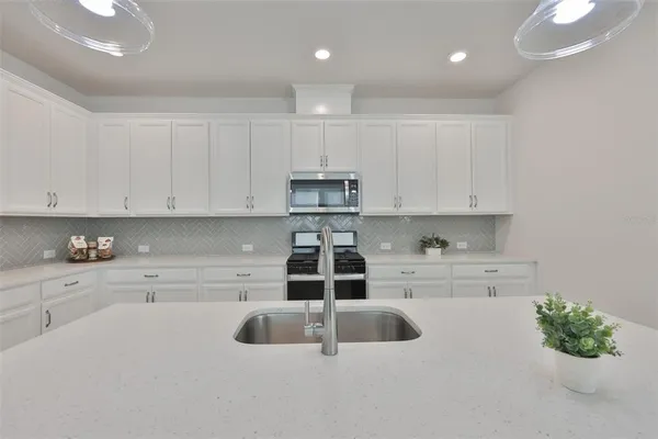 $349,500 | 13908 Kingfisher Glen Drive, Lithia, FL 33547