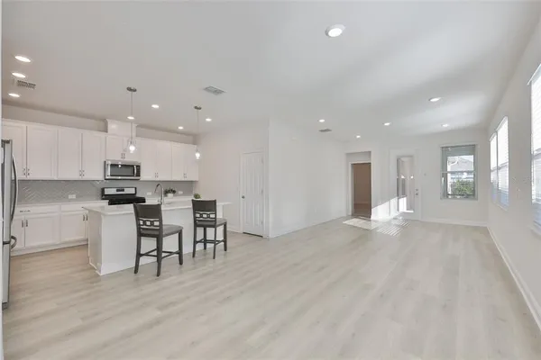 $349,500 | 13908 Kingfisher Glen Drive, Lithia, FL 33547