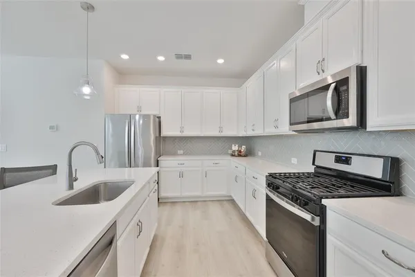 $349,500 | 13908 Kingfisher Glen Drive, Lithia, FL 33547