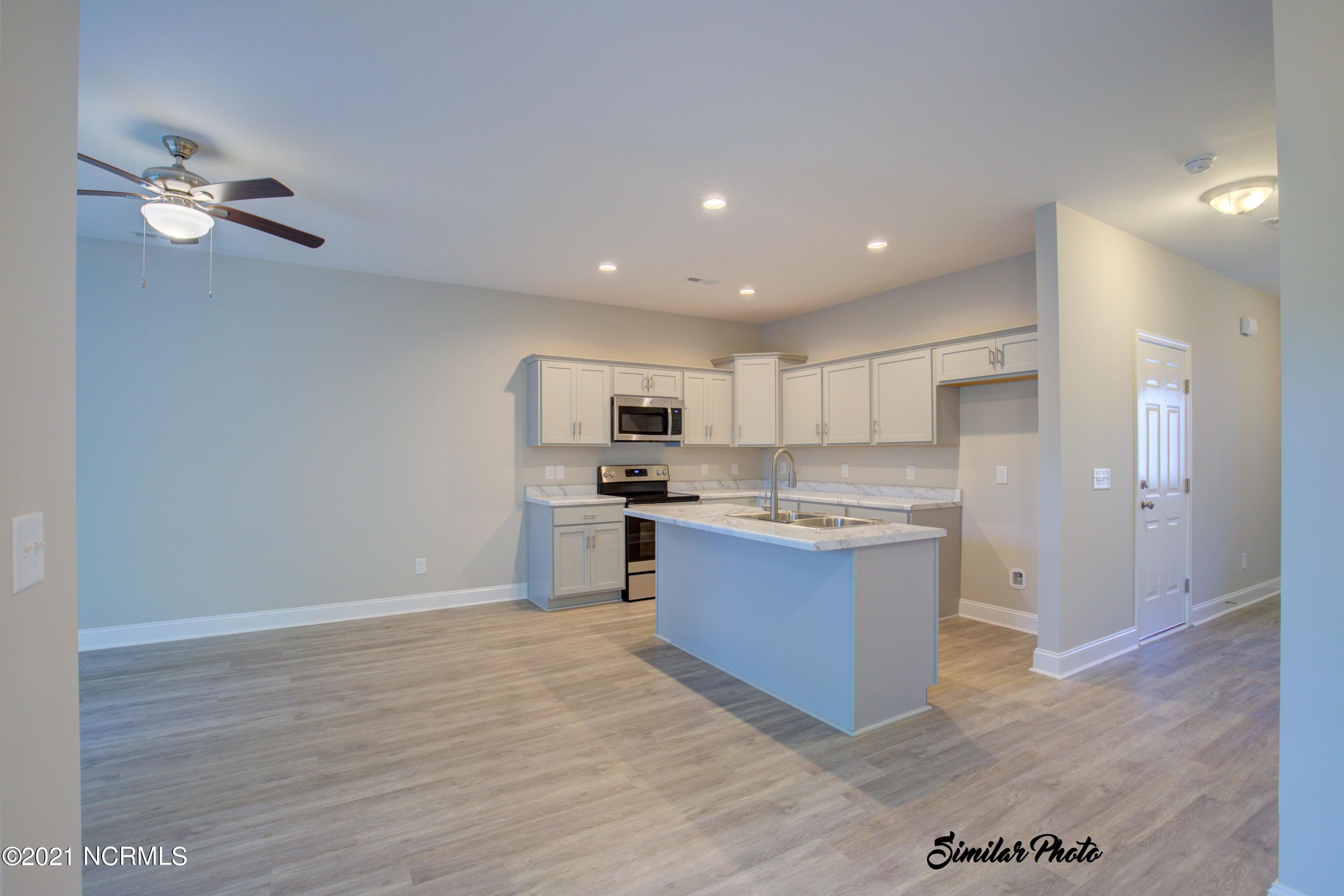 361 South Stingray Lane Holly Ridge, NC 28445 - Photo 5 of 31 Kitchen (interior)