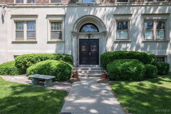 $299,500 | 925 Delaware Avenue, Unit 1D, Buffalo, NY 14209