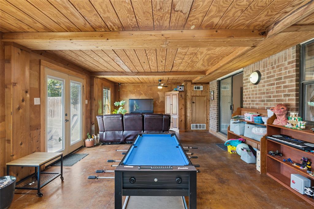 248 Mountain View Drive Azle, TX 76020 - Photo 21 of 26 a room with furniture