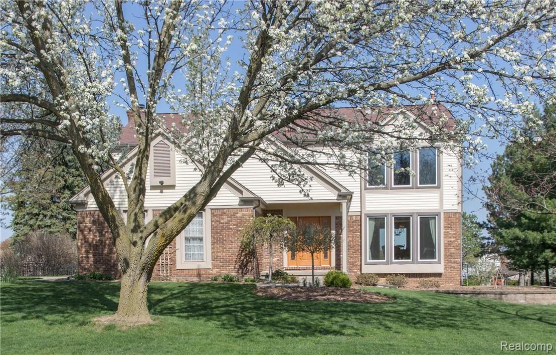 1158 Sandy Ridge Drive Rochester, MI 48306 - Photo 3 of 33 Stunning Curb Appeal