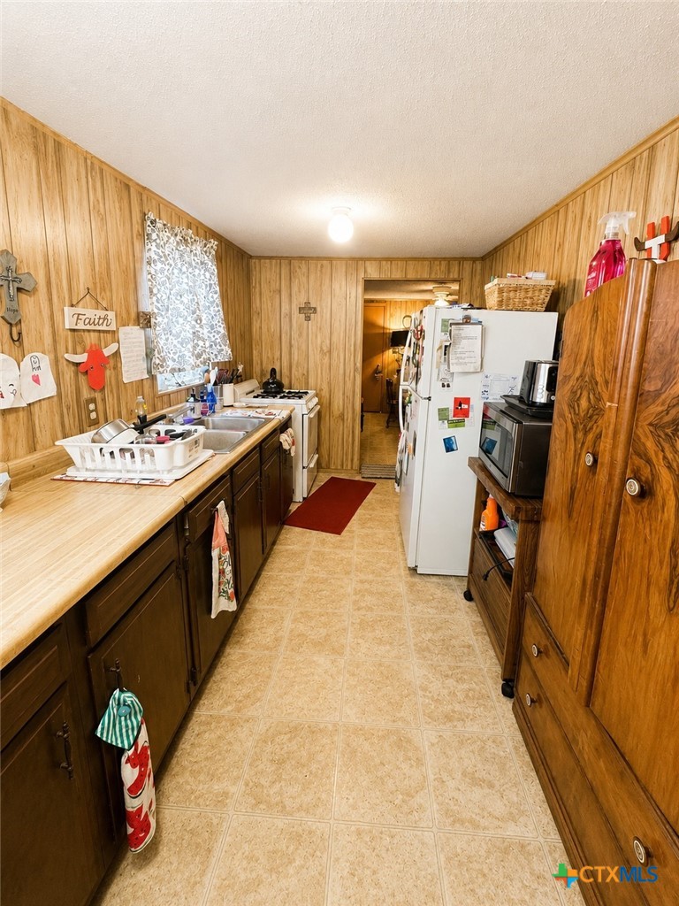 109 South Colorado Street Edna, TX 77957 - Photo 2 of 11