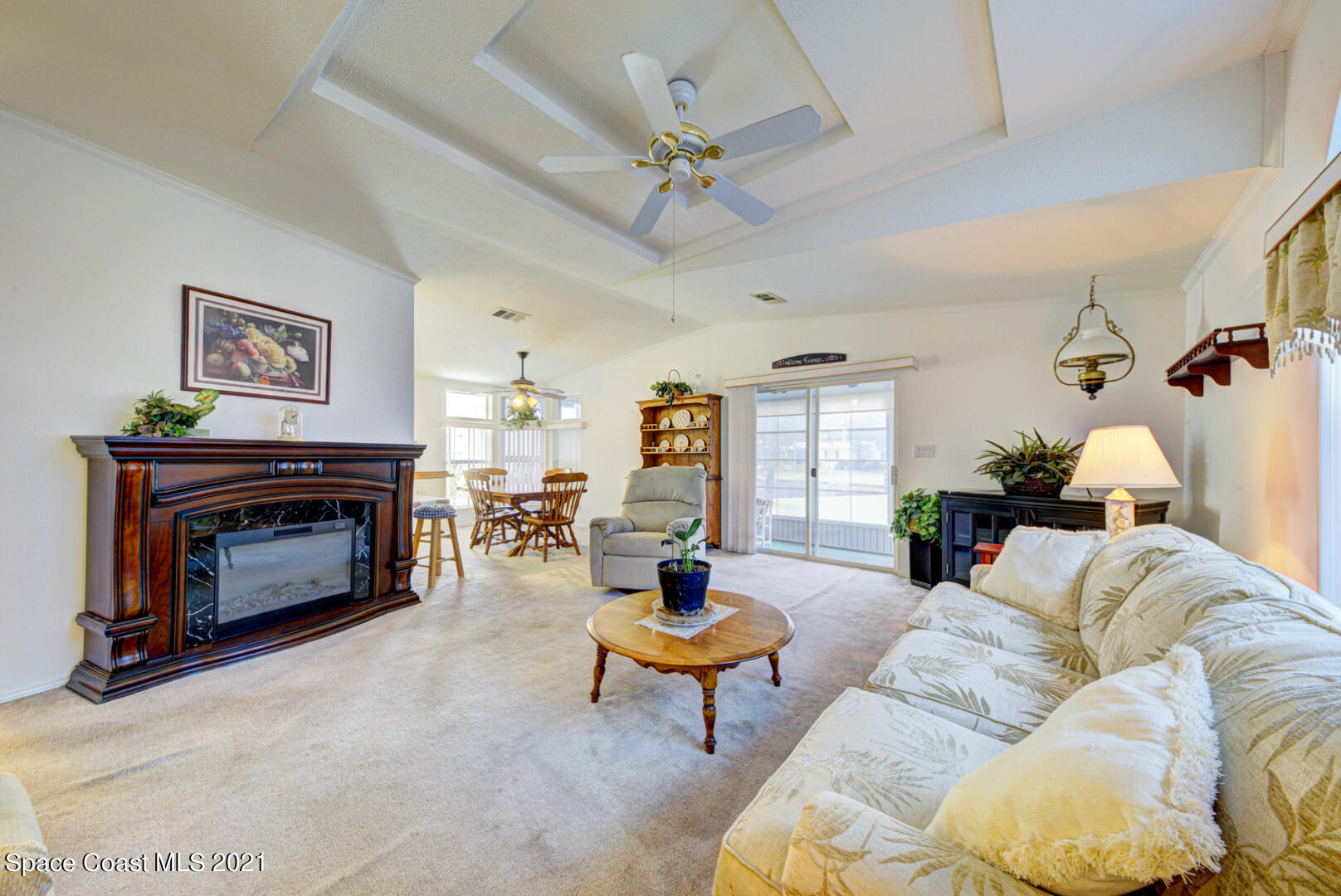 253 Timber Run Way, Unit 309 Cocoa, FL 32926 - Photo 15 of 38 living room with tray ceiling