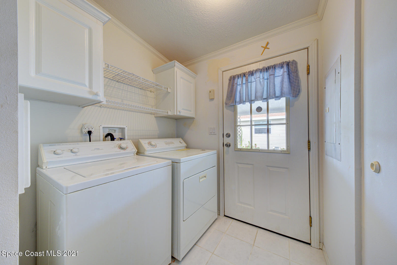 laundry room & entrance