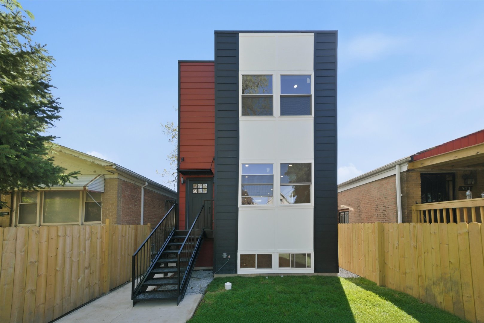939 North Harding Avenue Chicago, IL 60651 - Photo 1 of 27