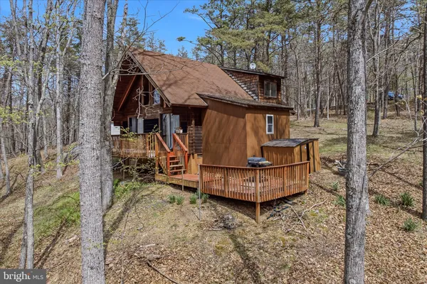 $299,900 | 264 Clear Spring Lane, Berkeley Springs, WV 25411