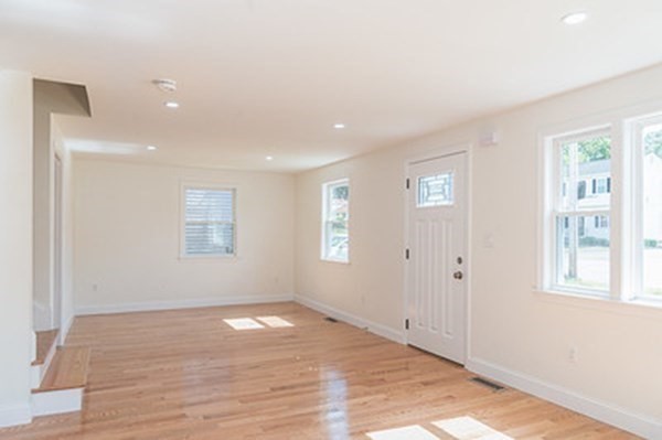 239 Burnham Road Lowell, MA 01852 - Photo 9 of 25 Gallery Image 9