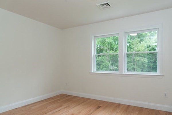 239 Burnham Road Lowell, MA 01852 - Photo 10 of 25 Gallery Image 10