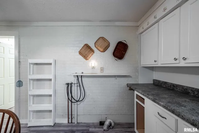 $130,000 | 308 West Flora Street, Valier, IL 62891