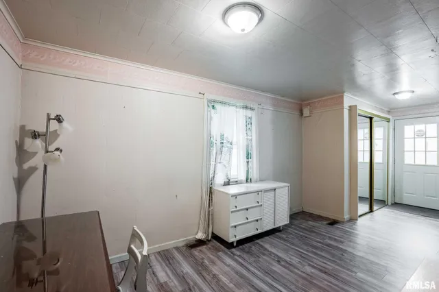 $130,000 | 308 West Flora Street, Valier, IL 62891