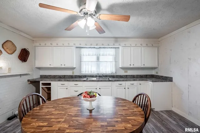 $130,000 | 308 West Flora Street, Valier, IL 62891