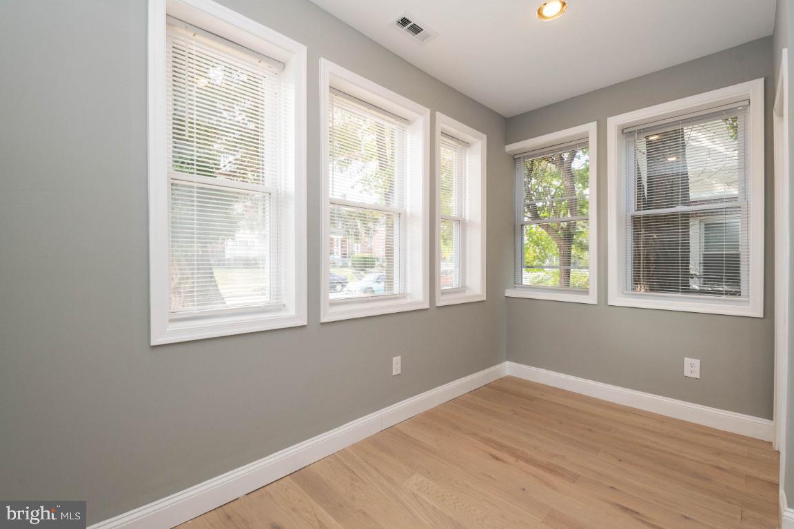4624 Rokeby Road Baltimore, MD 21229 - Photo 6 of 30