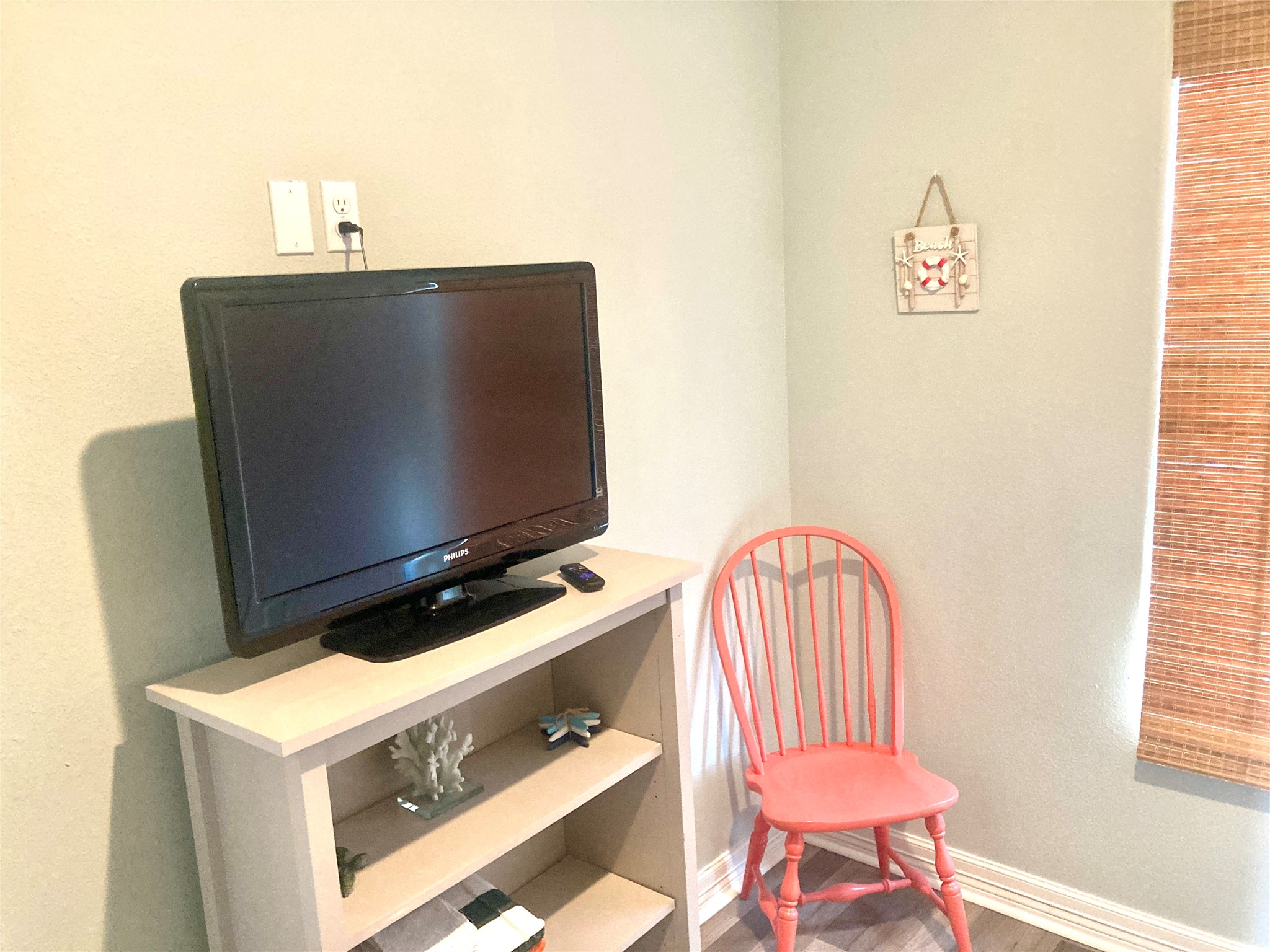 1830 Croaker Lane Crystal Beach, TX 77650 - Photo 13 of 21 a room with a table and a workspace