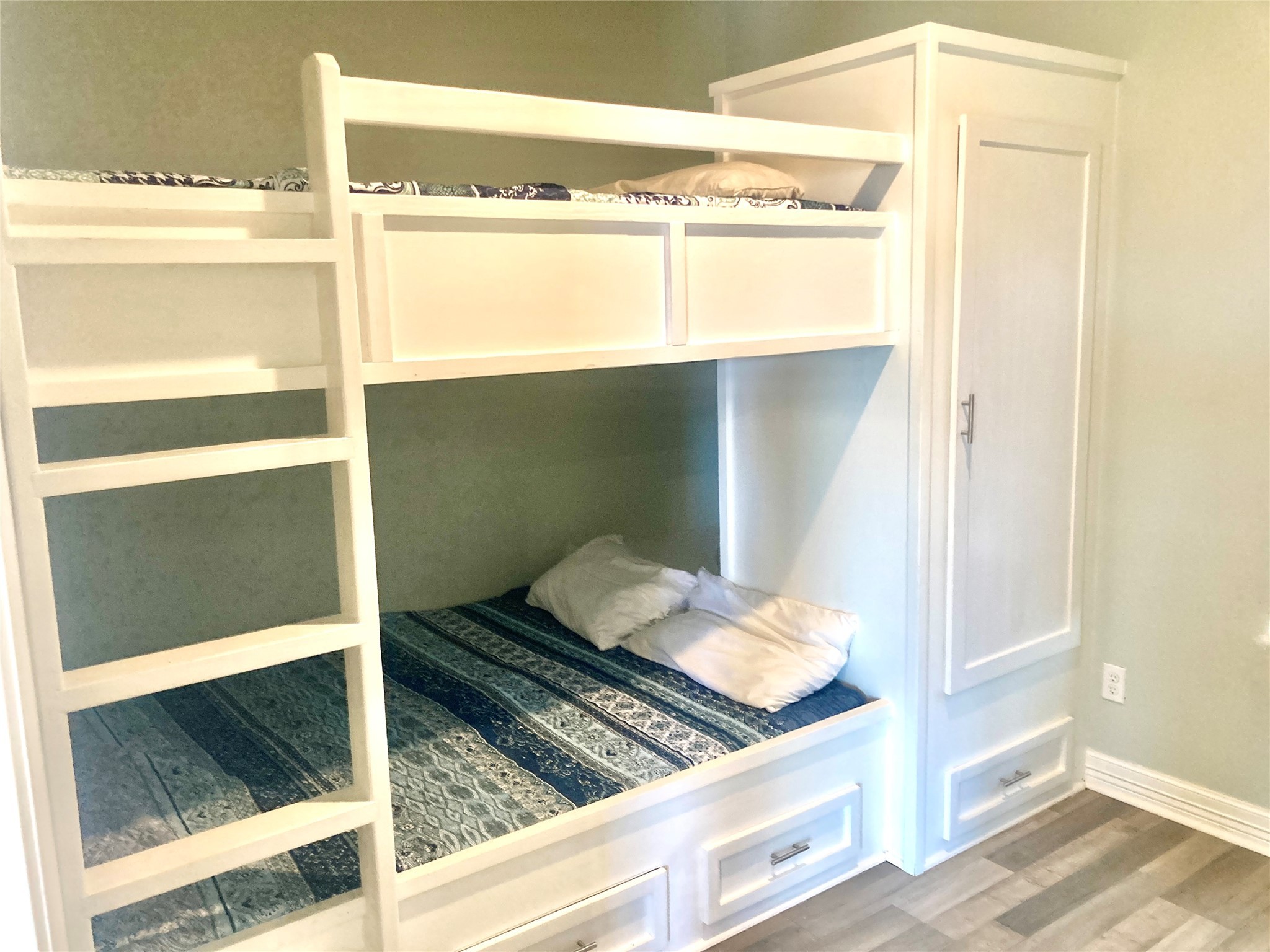 1830 Croaker Lane Crystal Beach, TX 77650 - Photo 6 of 21 a bathroom with a large mirror