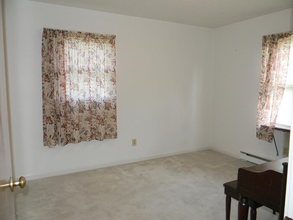 3884 Pitzer Road Roanoke, VA 24014 - Photo 17 of 22 Bedroom 2
