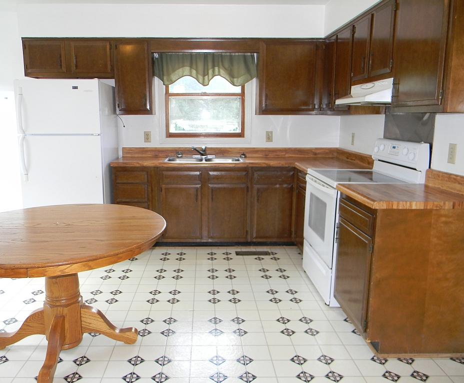3884 Pitzer Road Roanoke, VA 24014 - Photo 8 of 22 Kitchen