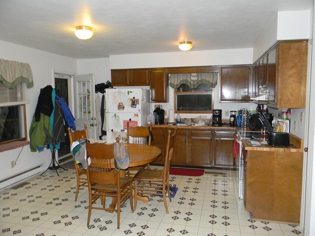 3884 Pitzer Road Roanoke, VA 24014 - Photo 9 of 22 Kitchen - Furnished