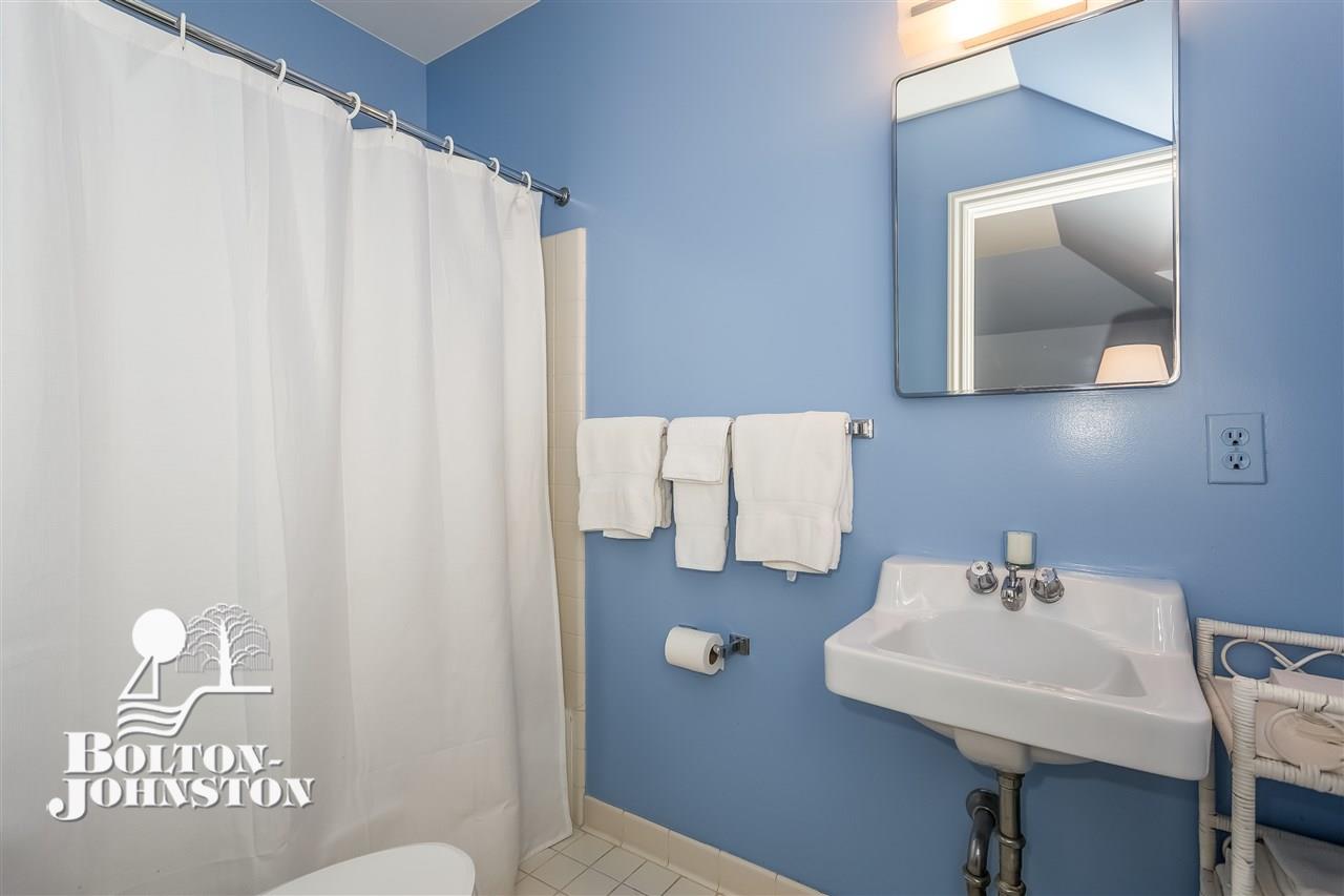 324 Provencal Road Grosse Pointe, MI 48236 - Photo 41 of 65 Bathroom