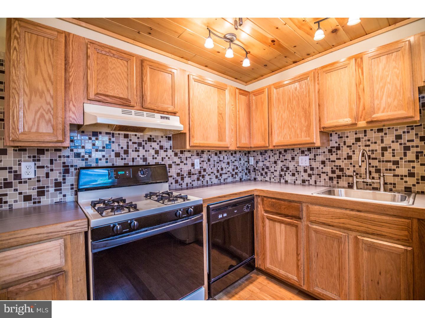 2666 Edgemont Street Philadelphia, PA 19125 - Photo 10 of 22