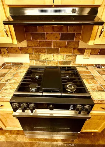 a view of a window in a room